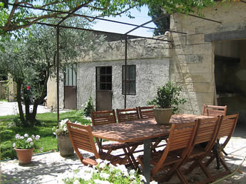 Terrasse - Chambre d'hotes proche d'Avignon &agrave; Montfavet
